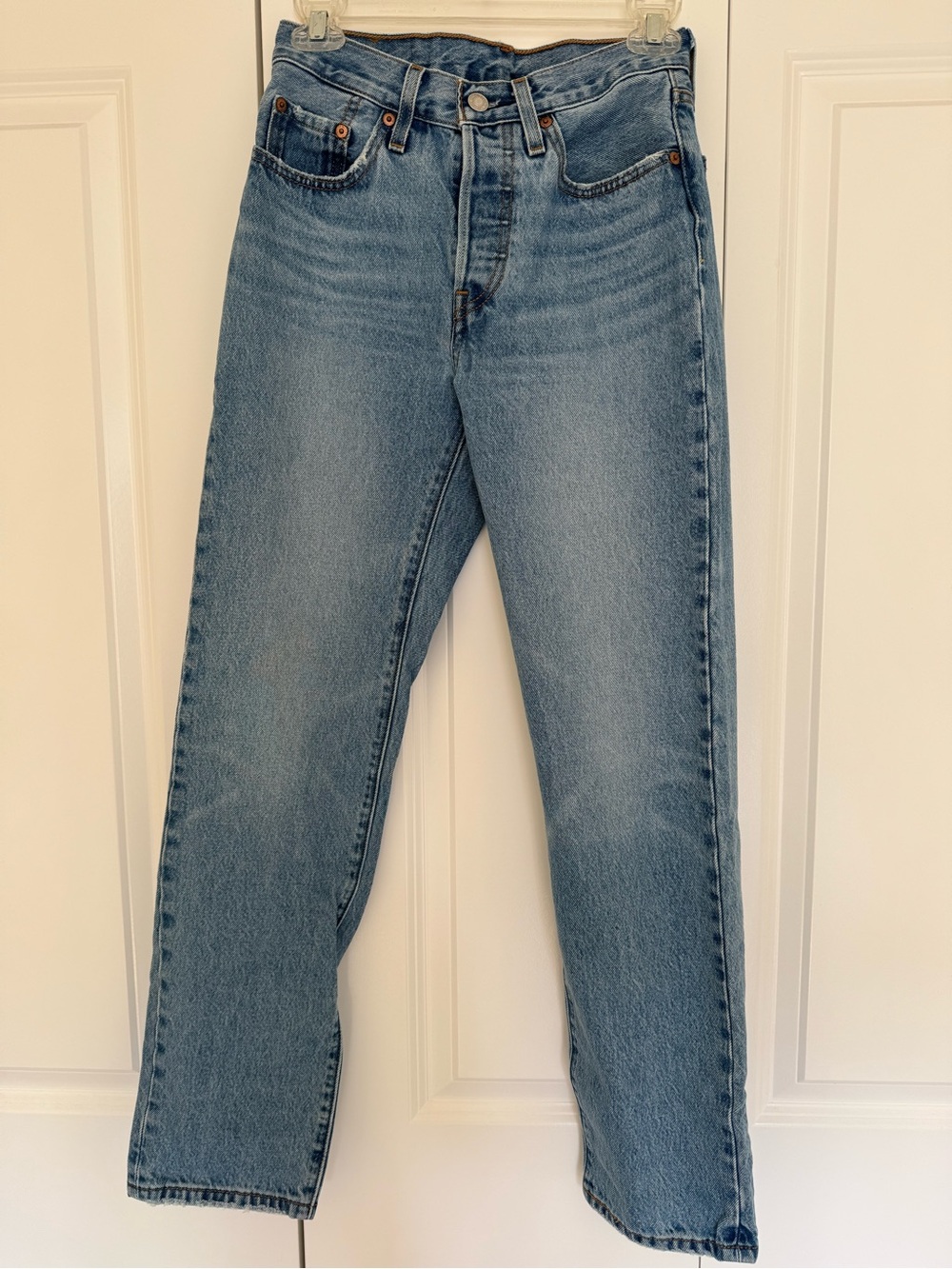 Classic Levi’s High-Rise Women's Light Wash Jeans